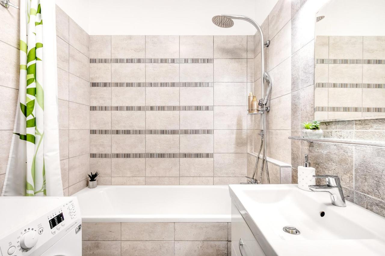 Modern Apartment With Free Garage And Balcony In The Downtown Budapest Ngoại thất bức ảnh