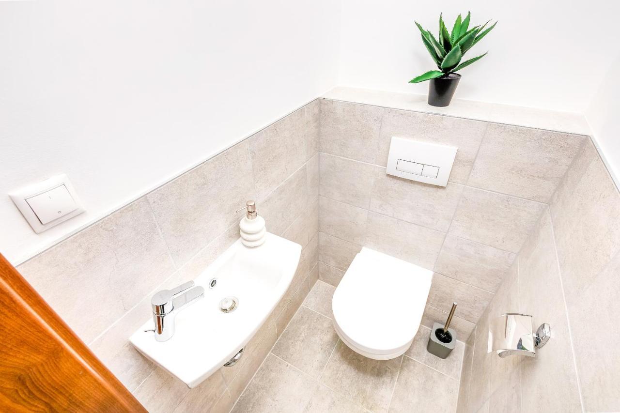 Modern Apartment With Free Garage And Balcony In The Downtown Budapest Ngoại thất bức ảnh